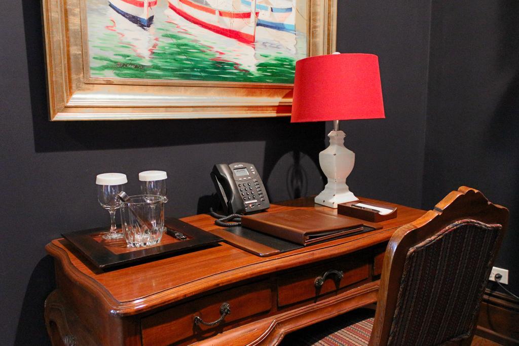 The Wheeler Mansion Hotel Chicago Room photo
