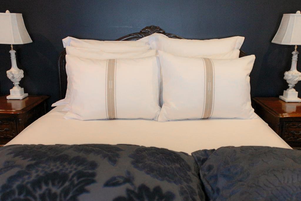 The Wheeler Mansion Hotel Chicago Room photo